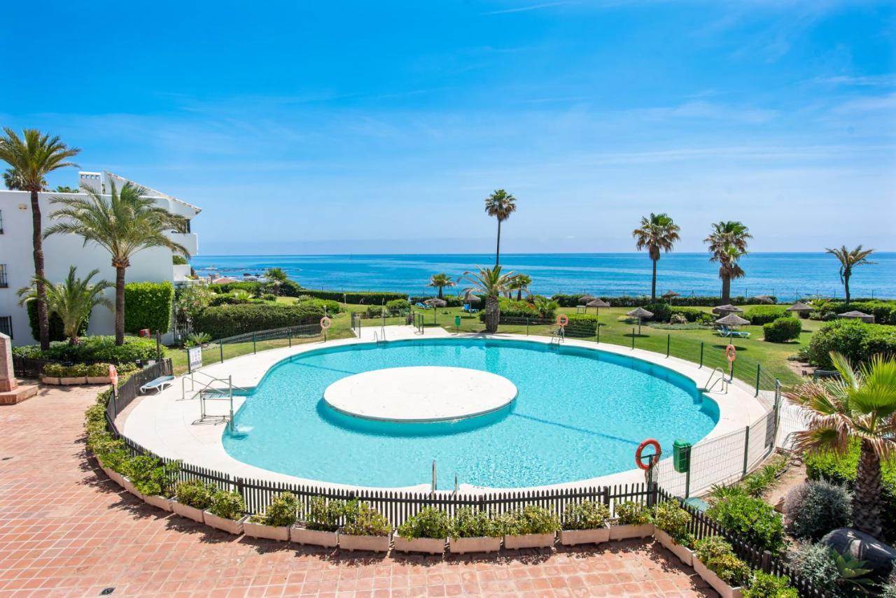Frontline Beach Apartment Miraflores Sitio de Calahonda Exterior photo