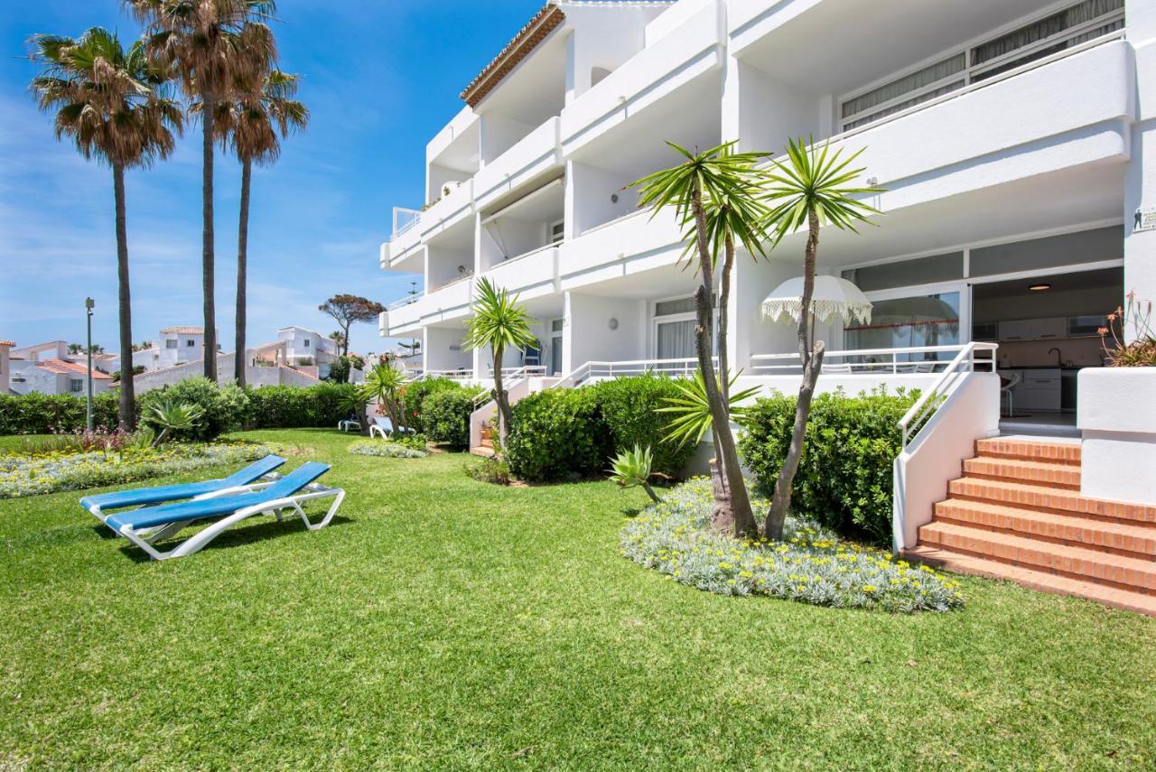 Frontline Beach Apartment Miraflores Sitio de Calahonda Exterior photo
