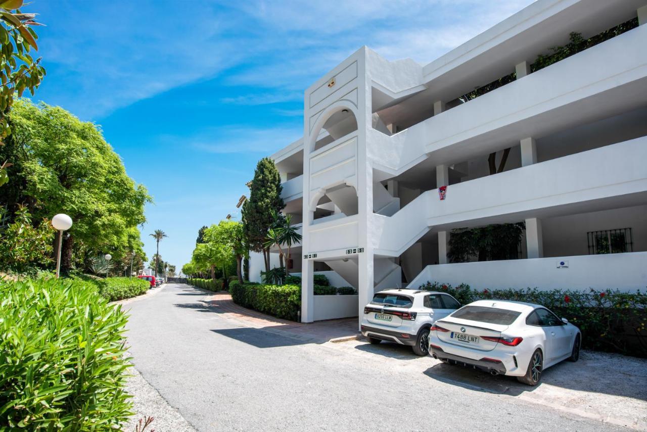 Frontline Beach Apartment Miraflores Sitio de Calahonda Exterior photo