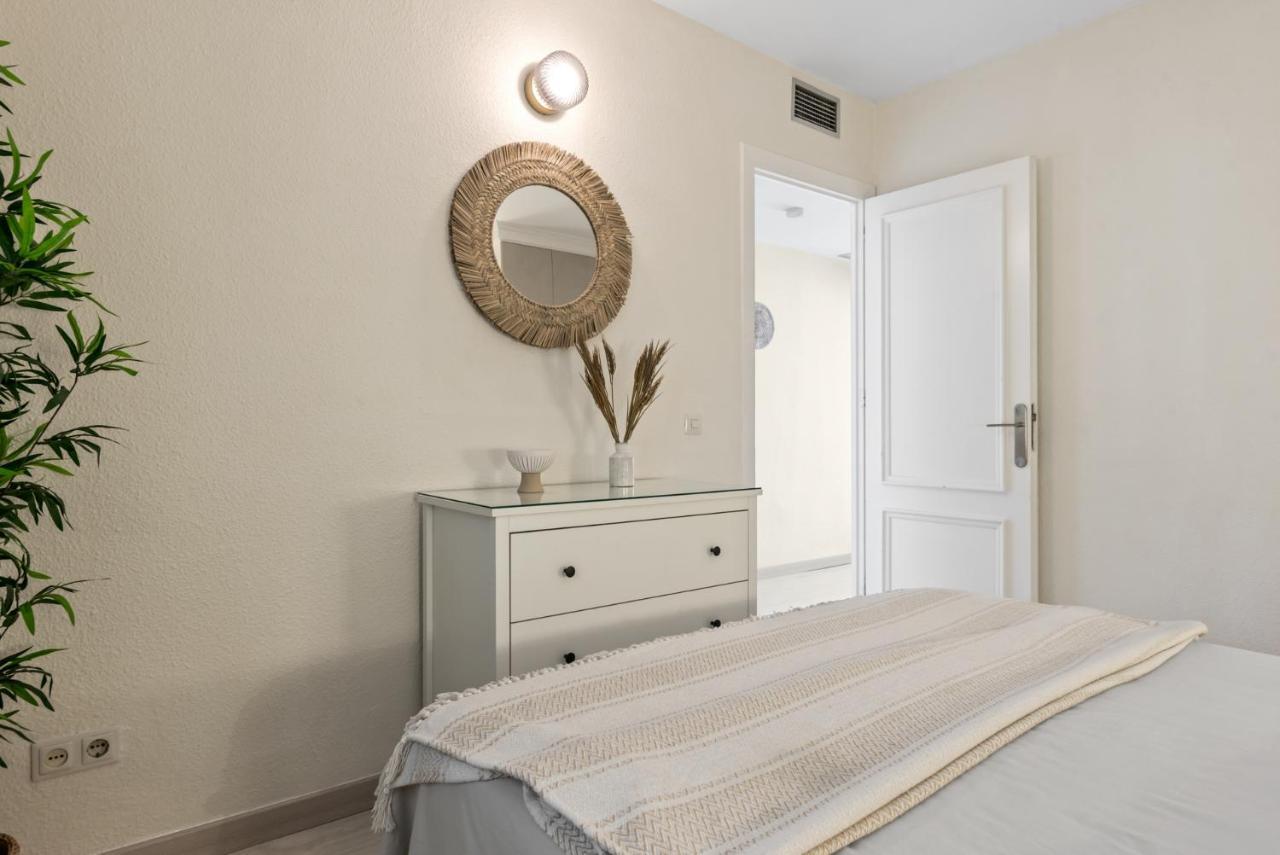 Frontline Beach Apartment Miraflores Sitio de Calahonda Exterior photo