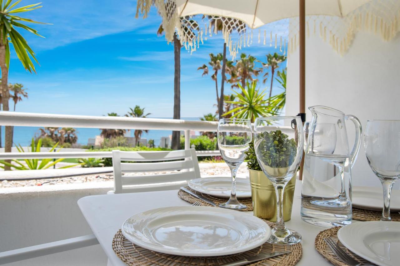 Frontline Beach Apartment Miraflores Sitio de Calahonda Exterior photo