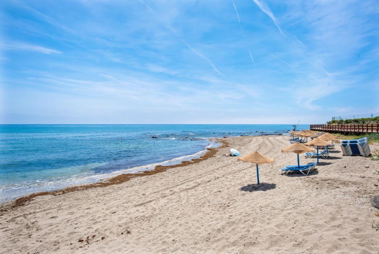 Frontline Beach Apartment Miraflores Sitio de Calahonda Exterior photo